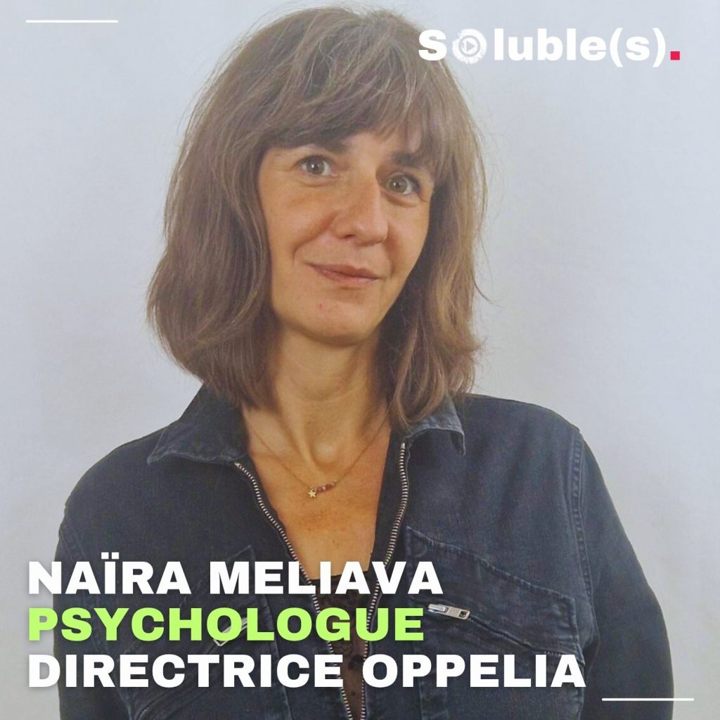 Portrait professionnel de l’invitée Naïra Meliava pour le podcast Soluble(s), sur fond clair et neutre. Elle porte une chemise sombre, visage flouté pour préserver l’anonymat. Texte en surimpression : « Naïra Meliava, psychologue, directrice Oppelia ». Illustration sobre et officielle, mettant en avant son rôle et son expertise dans l’accompagnement des personnes concernées par l’addiction.